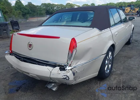 2010 Cadillac Dts Luxury Collection z USA, uszkodzony, nr VIN 1G6KD5EY3AU130358